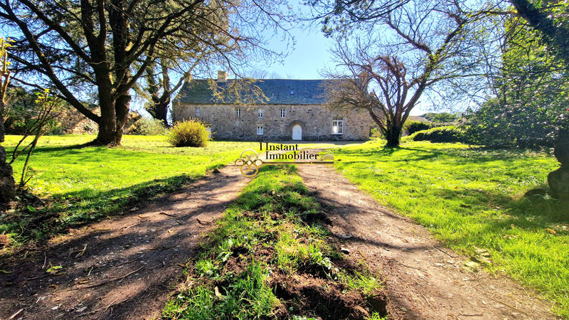 Demeure - 256 m² - 13 pièces