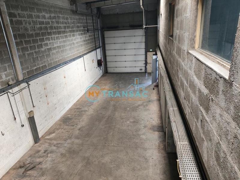 Entrepôt - 630 m²