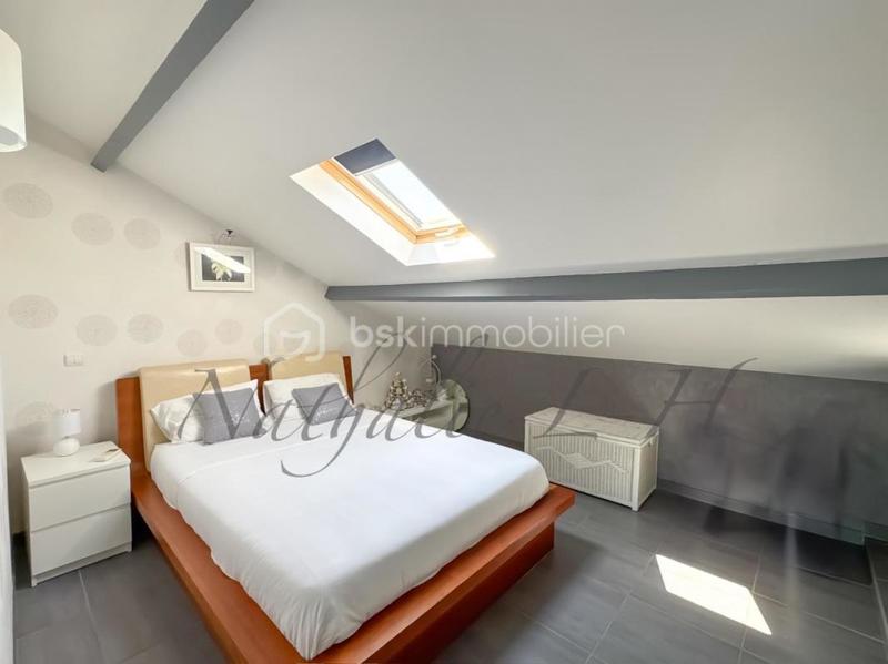 Pavillon - 224 m² - 6 pièces