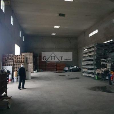 Entrepôt - 1 050 m²