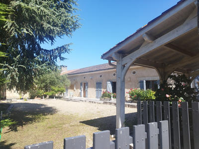 Maison - 234 m² - 8 pièces