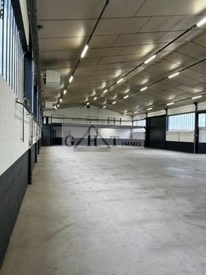 Entrepôt - 738 m²