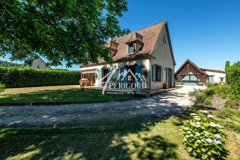 Maison traditionnelle - 145 m² - 6 pièces