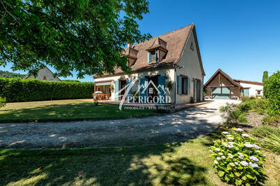 Maison traditionnelle - 145 m² - 6 pièces