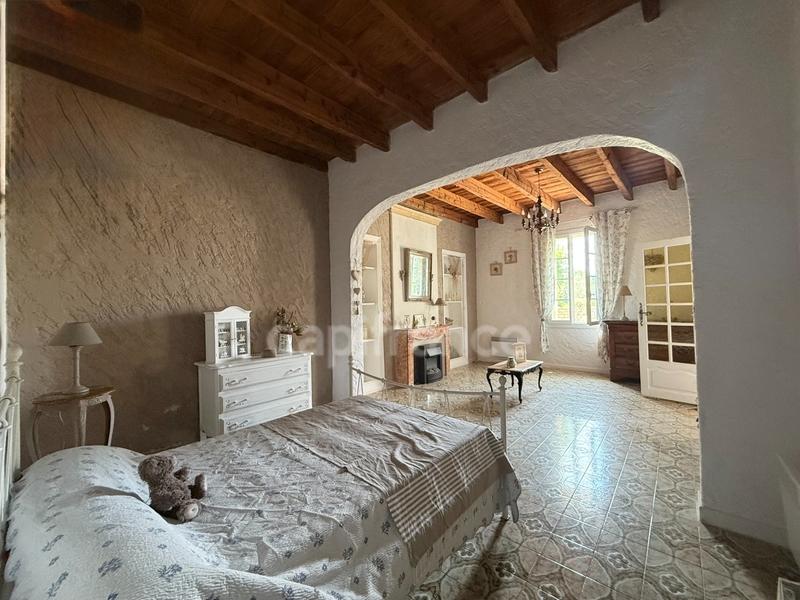 Maison - 329 m² - 11 pièces