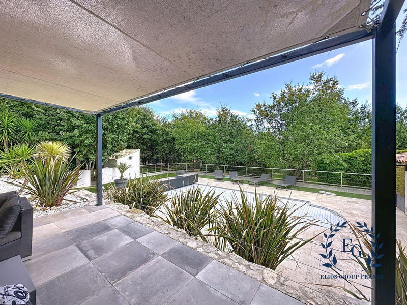 Maison traditionnelle - 207 m² - 7 pièces