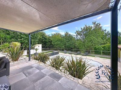 Maison traditionnelle - 207 m² - 7 pièces