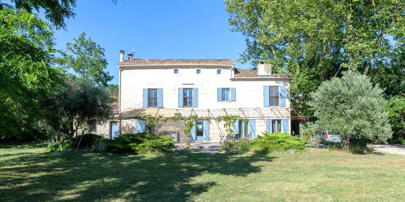 Mas - 300 m² - 9 pièces