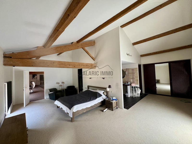 Propriété - 580 m² - 18 pièces