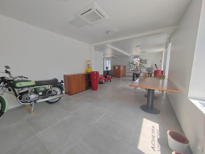 Local commercial - 95 m² - 2 pièces