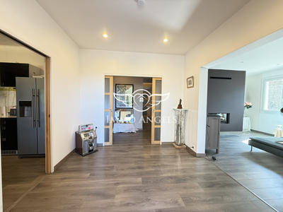 Maison - 217 m² - 7 pièces