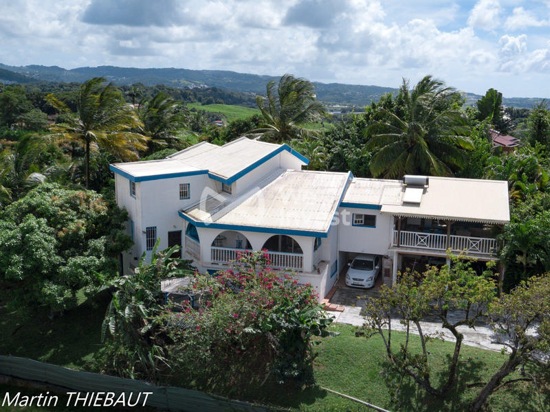 Maison - 260 m² - 12 pièces