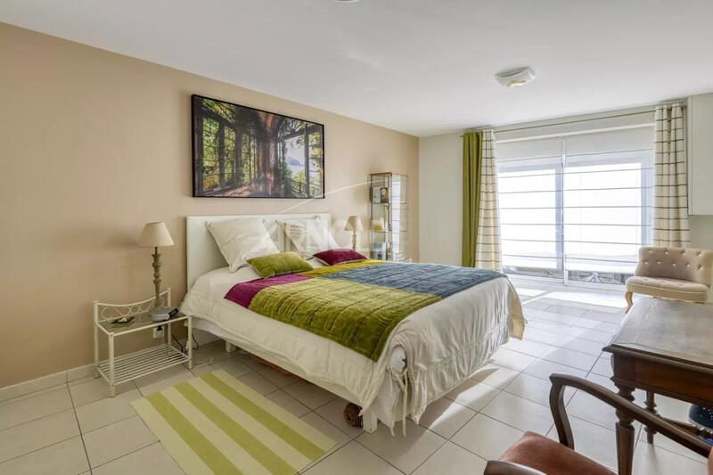 Maison - 238 m² - 7 pièces