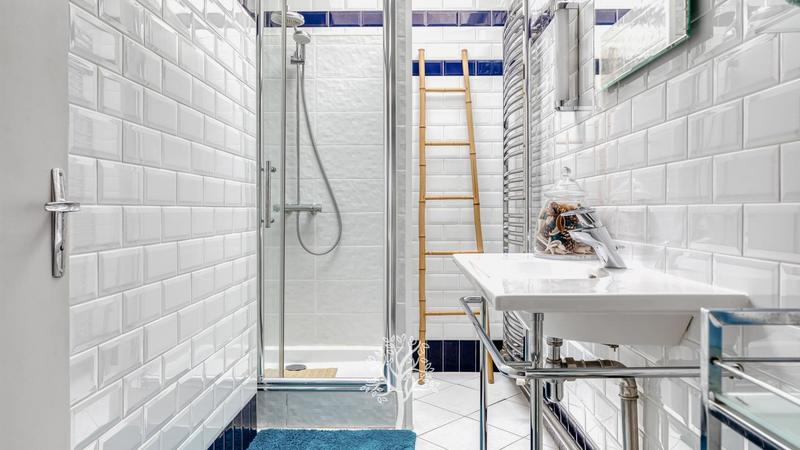 Maison - 270 m² - 8 pièces