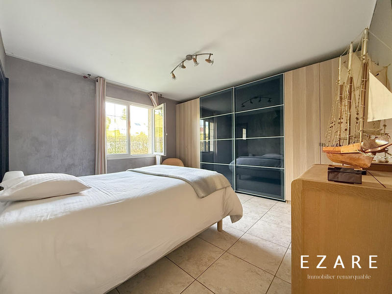 Maison - 230 m² - 8 pièces