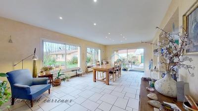 Maison - 218 m² - 9 pièces