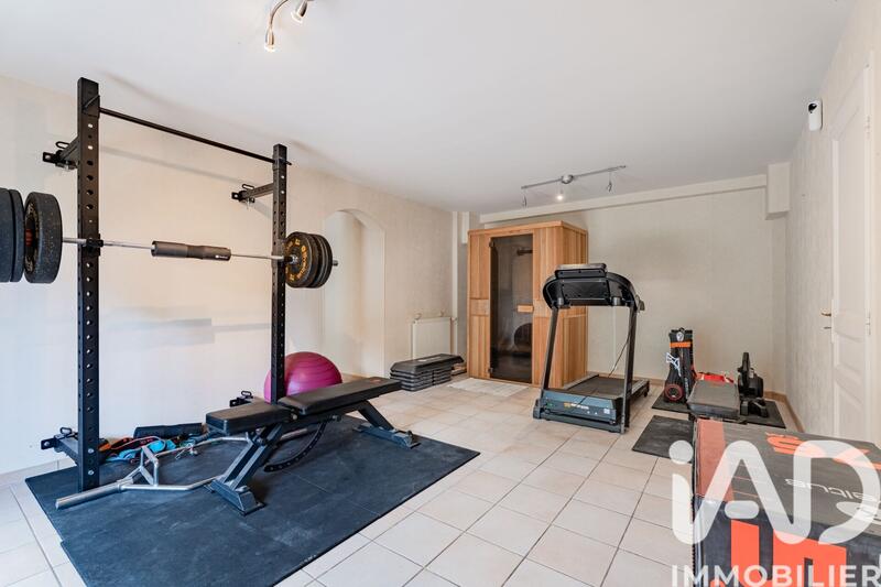 Maison - 215 m² - 7 pièces