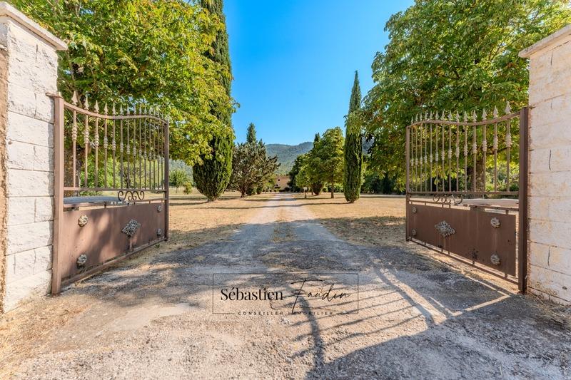 Maison - 211 m² - 7 pièces