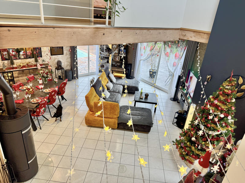 Maison - 239 m² - 9 pièces