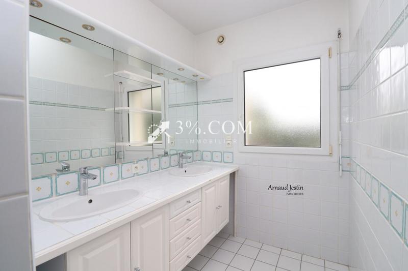 Maison - 176 m² - 9 pièces