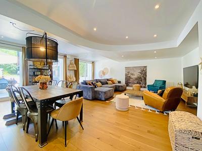 Maison - 210 m² - 6 pièces