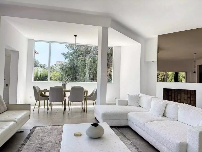 Maison - 400 m² - 10 pièces