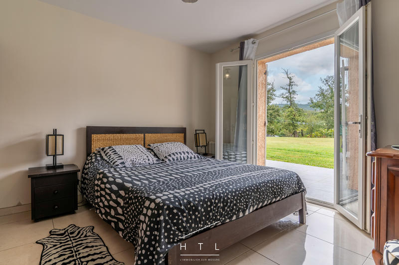 Maison - 215 m² - 7 pièces