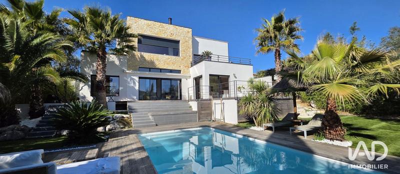 Maison - 180 m² - 5 pièces