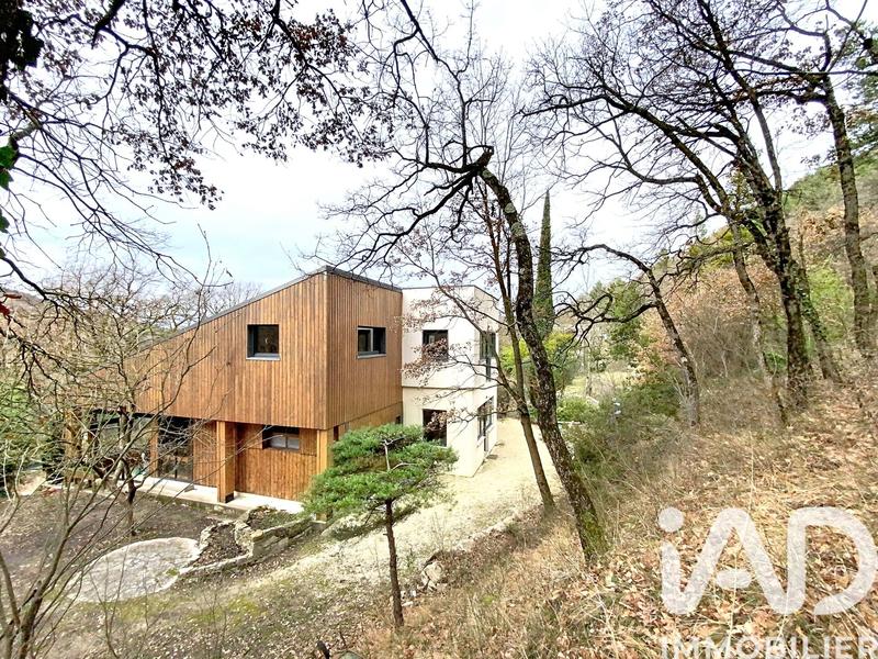 Maison - 208 m² - 8 pièces