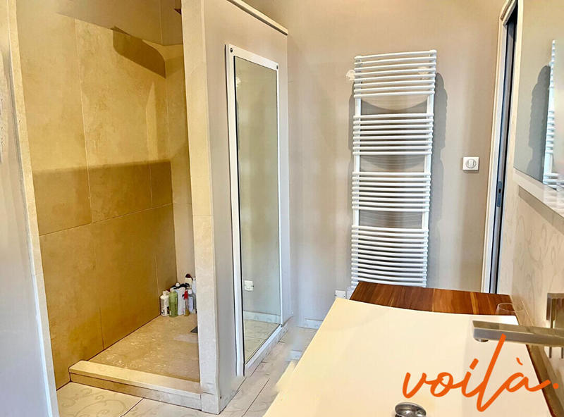 Maison - 218 m² - 8 pièces