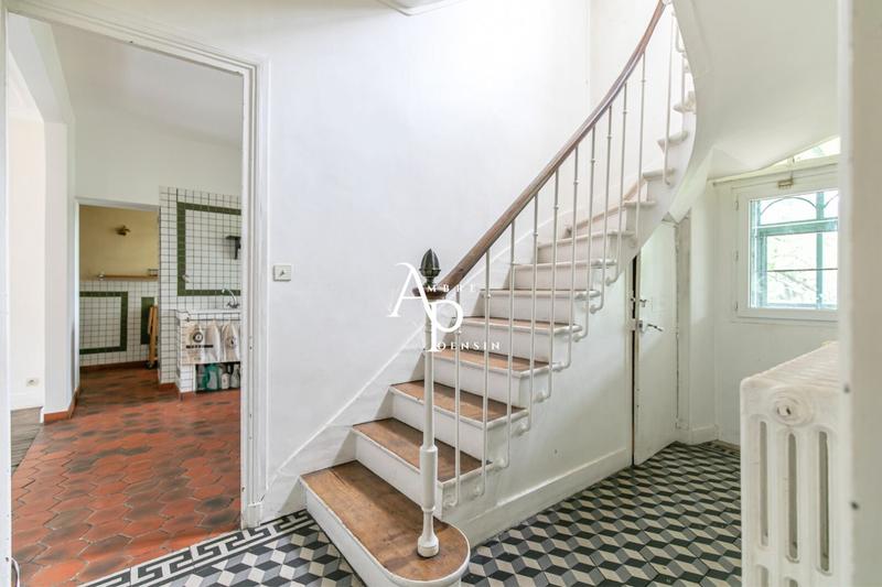 Maison - 247 m² - 10 pièces