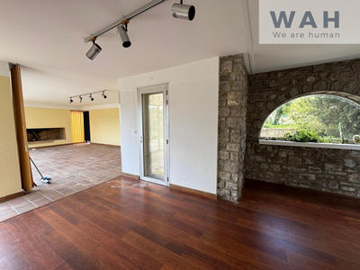 Maison - 276 m² - 8 pièces