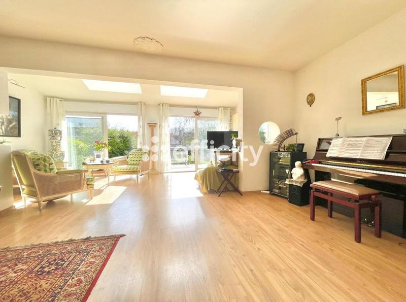 Maison - 175 m² - 8 pièces