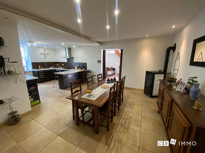 Maison - 220 m² - 5 pièces