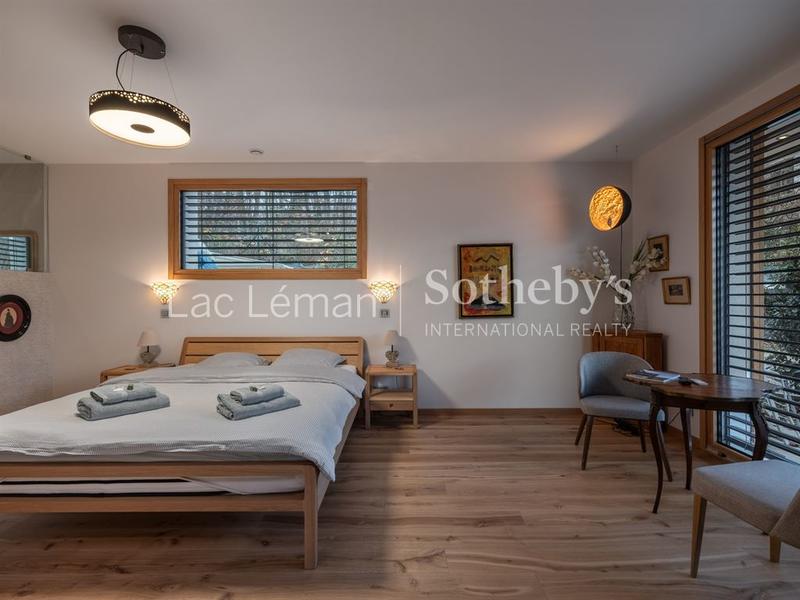 Maison - 245 m² - 8 pièces