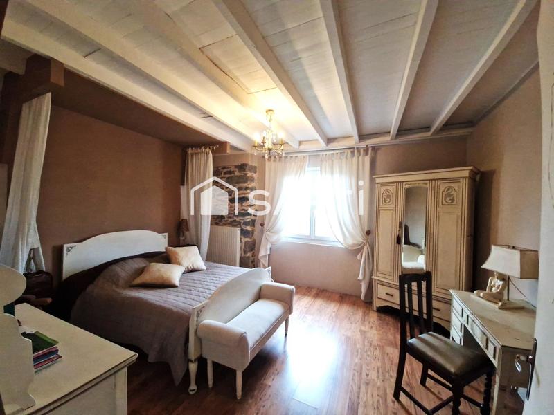 Maison - 300 m² - 9 pièces