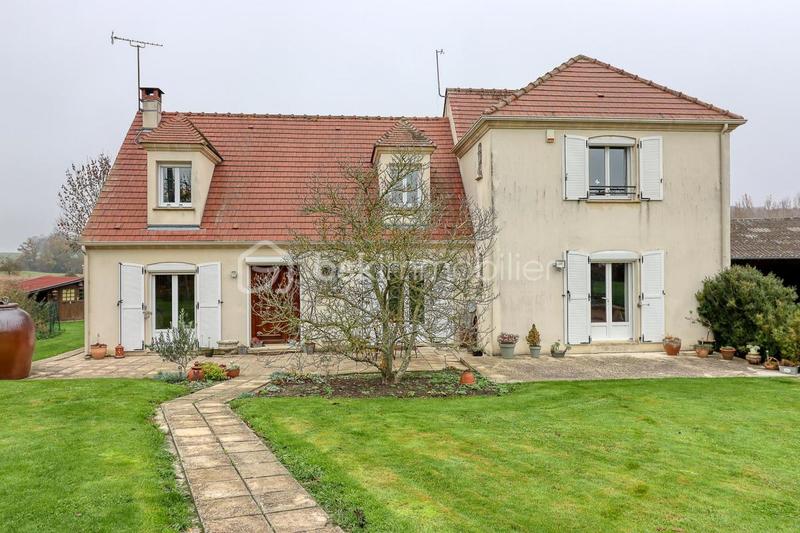 Maison traditionnelle - 193 m² - 8 pièces