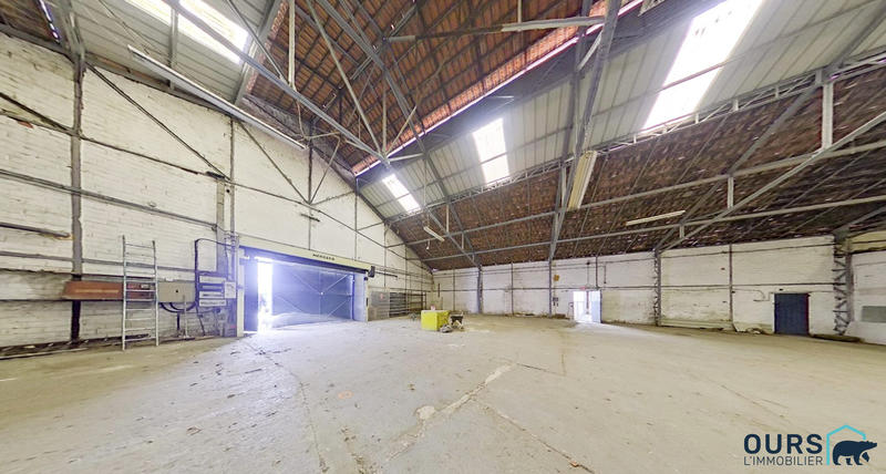 Entrepôt - 1 300 m²