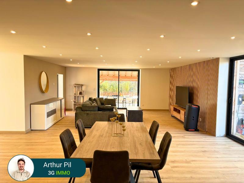 Maison - 225 m² - 6 pièces