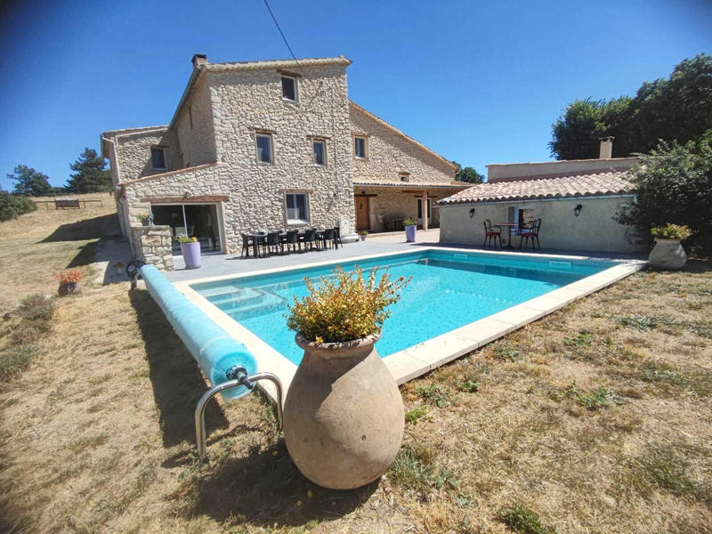 Propriété - 420 m² - 12 pièces