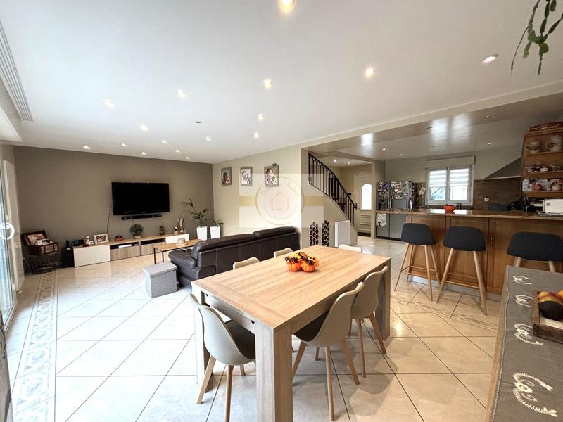 Maison traditionnelle - 135 m² - 6 pièces