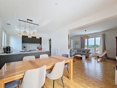 Maison traditionnelle - 157 m² - 6 pièces