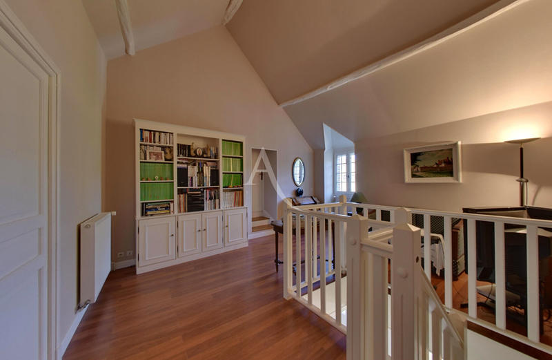 Maison - 218 m² - 6 pièces