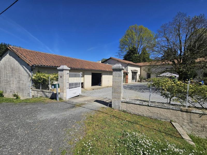 Maison - 247 m² - 8 pièces