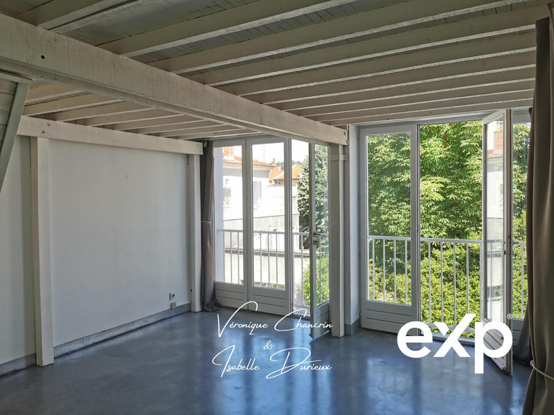Loft - 181 m² - 5 pièces