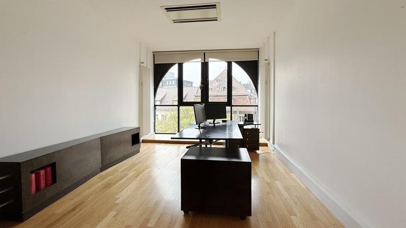 Bureau - 626 m² - 24 pièces