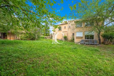 Maison - 208 m² - 5 pièces