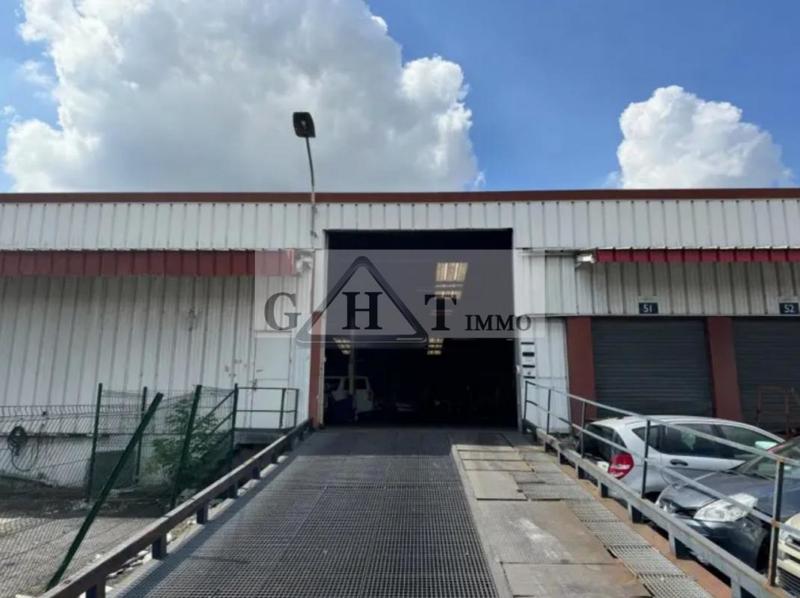 Entrepôt - 3 435 m²