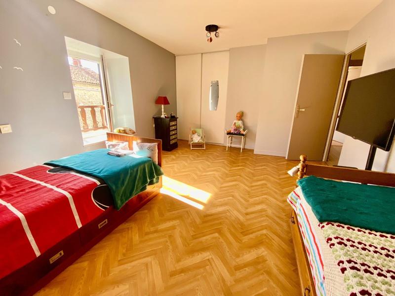 Maison - 187 m² - 7 pièces