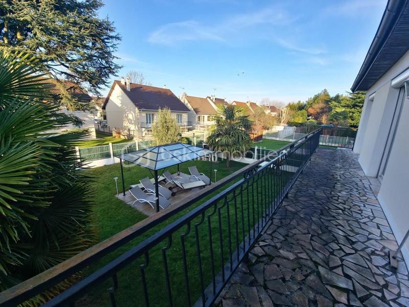 Maison - 165 m² - 8 pièces